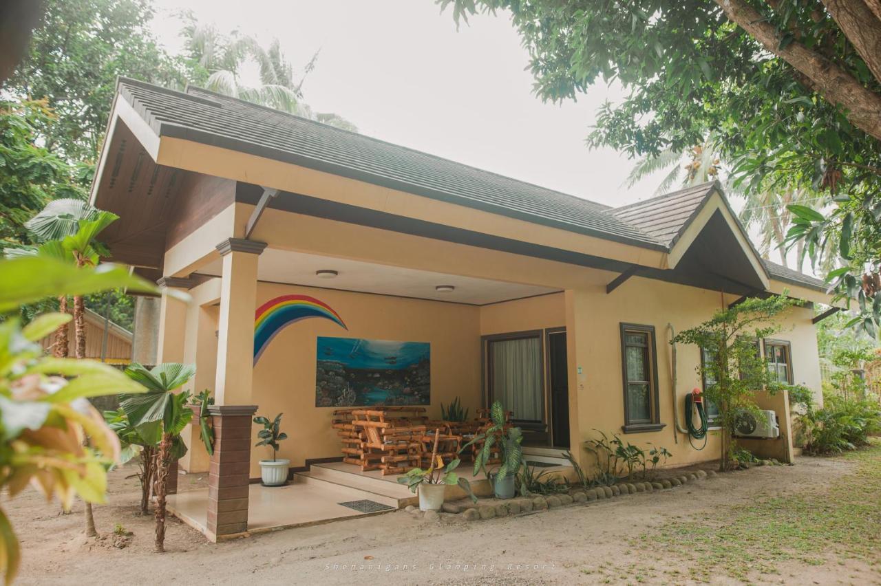 Shenanigans Glamping Resort Zamboanguita  Bagian luar foto