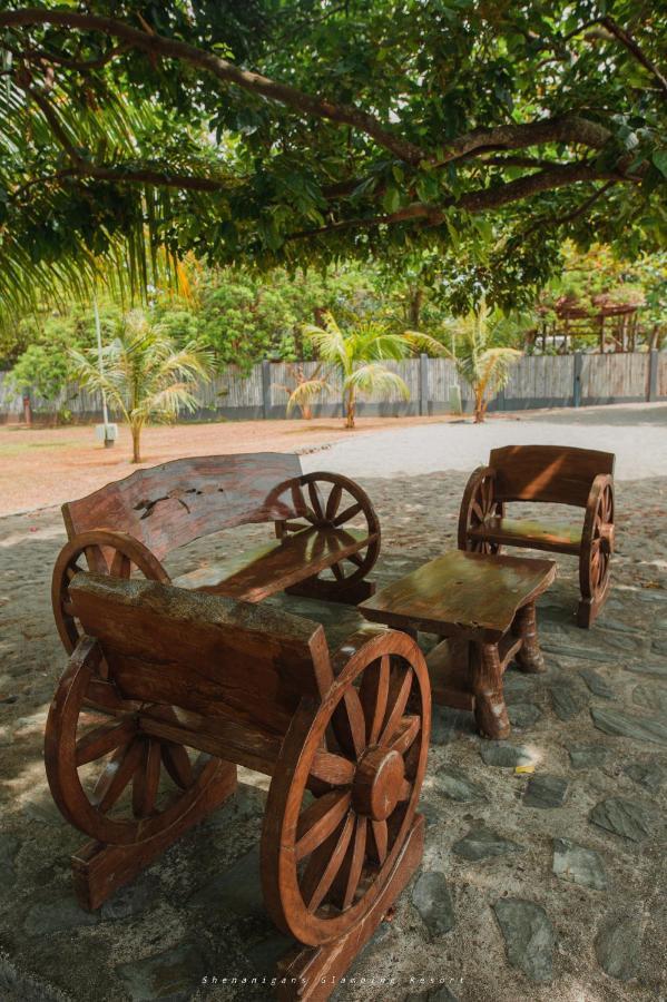 Shenanigans Glamping Resort Zamboanguita  Bagian luar foto